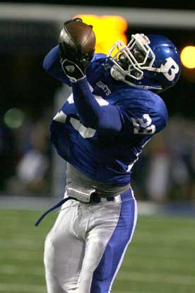 Stephen Clark made a clutch catch to convert a third-and-long on one of the Horneets' scoring drives. (Photo by Rick Nation)