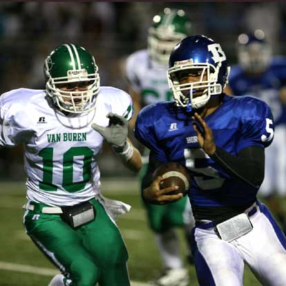 Karon Dismuke rushed for 188 yards and three touchdowns against Van Buren. (Photo by Rick Nation)