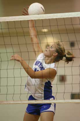 McKenzie Rice led the Lady Hornets with 12 kills. (Photo by Rick Nation)