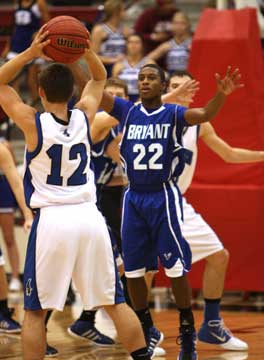 Bryant's Marcus Wilson (22) defends Rogers' Hunter Hill. (Photo by Rick Nation)