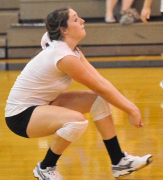 Courtney Davidson receives a serve. (Photo by Kevin Nagle)