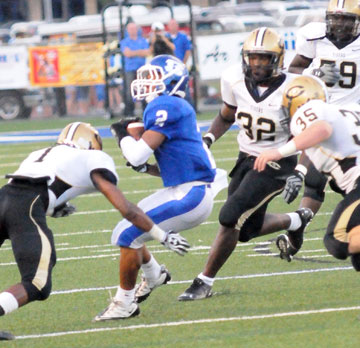 Brushawn Hunter (2) hauls in a pass amidst a trio of Little Rock Central defenders, Byron Miller (1) Bryce Wall (35) and Jermiah Jaffe (32). (Photo by Kevin Nagle)