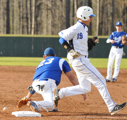 Jason Hastings reaches first thanks to an errant throw to first baseman Kameron Griffin (23). (Photo by Kevin Nagle)