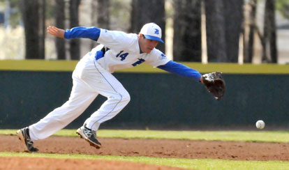 Third baseman Brandan Warner reaches for a grounder. (Photo by Kevin Nagle)