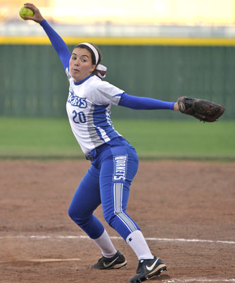 Kayla Jolley pitched 2 2/3 of shutout relief. (Photo by Rick Nation)