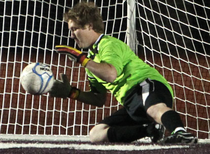 Hornets keeper Slade Lewis makes a save. (Photo by Rick Nation)