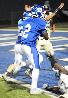 Savonte Turner (2) scores with an escort from H back Drew Alpe. (Photo by Kevin Nagle)