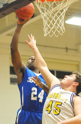 Bryant's Marvin Moody (24) goes up for a shot over Little Rock Catholic's Jack Mathis. (Photo by Kevin Nagle)