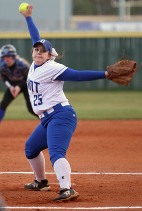 Kerrigan Allen delivers a pitch. (Photo by Rick Nation)