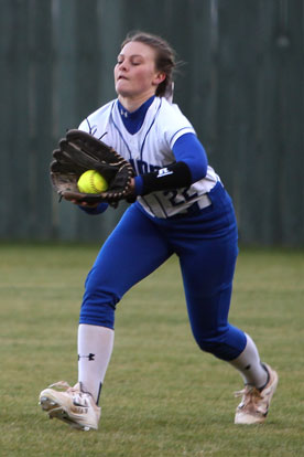 Regan Keesee hauls in a liner to right. (Photo by Rick Nation)