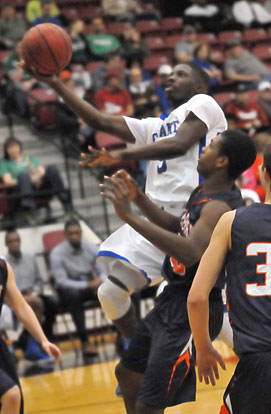 Calvin Allen finishes a drive. (Photo by Kevin Nagle)