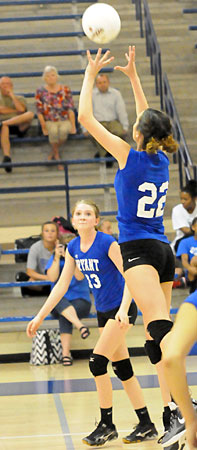 Truli Bates (22) and Kennedy Kuchinski (13) (Photo by Kevin Nagle)